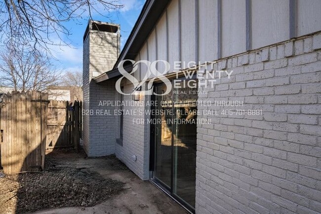 Building Photo - Beautiful 3 Bed/2 Bath Duplex Less Than 1 Mile from Campus!