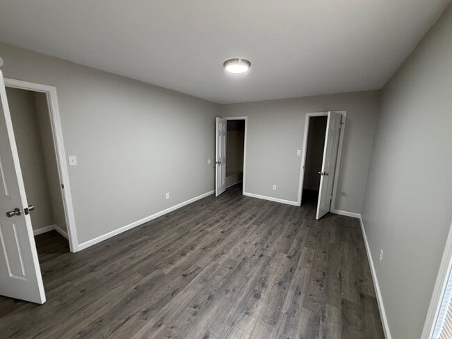 Building Photo - 611 Walker Rd