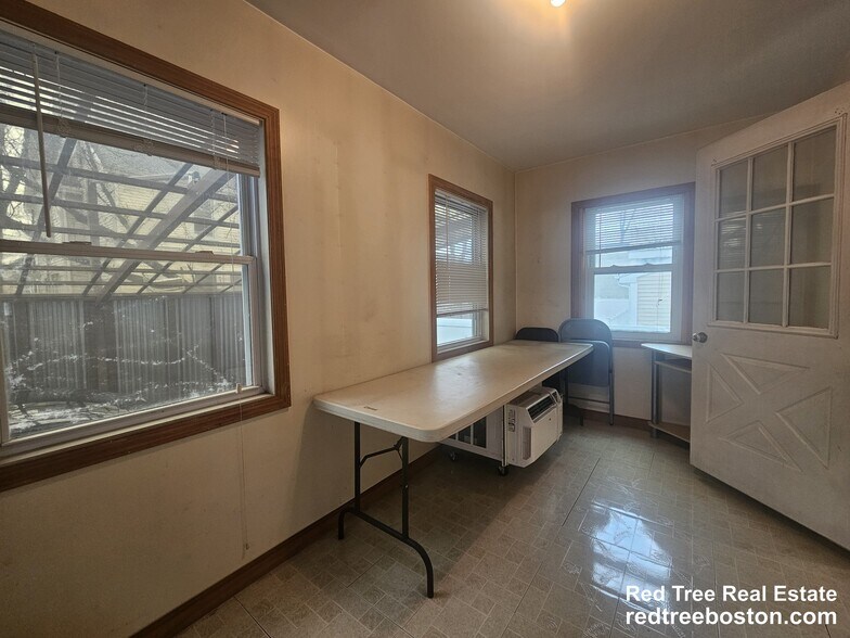 Building Photo - 96 Empire St