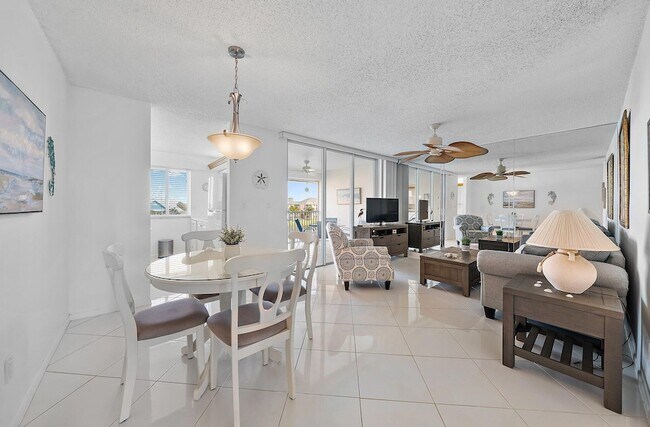 Building Photo - 353 S US Hwy 1