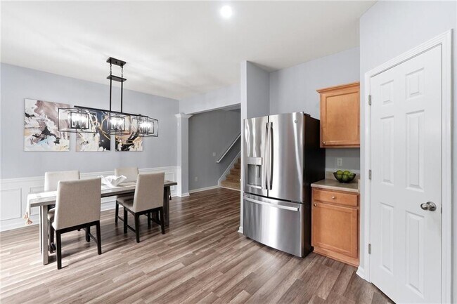 Building Photo - 2059 Lakeshore Overlook Dr
