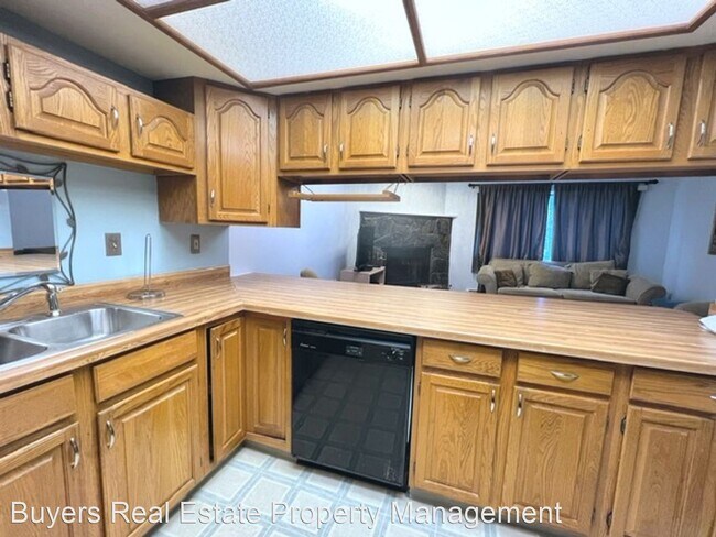 Building Photo - 2 br, 1 bath House - 355 Donna Drive Unit 10