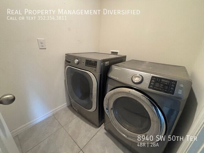 Building Photo - 8940 SW 50th Ter