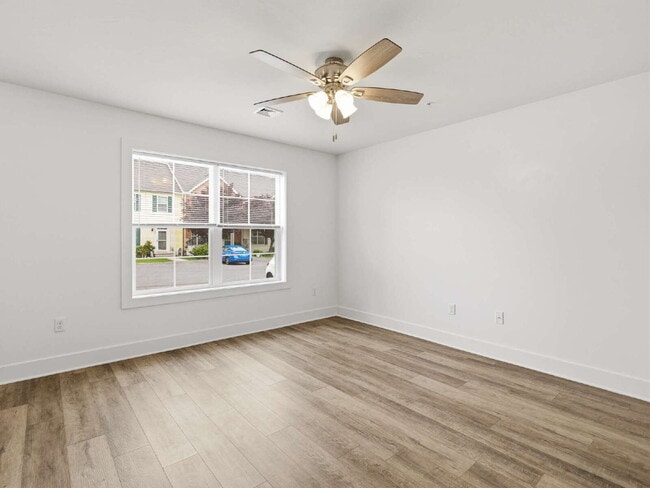 Building Photo - 8780 Hillside Way
