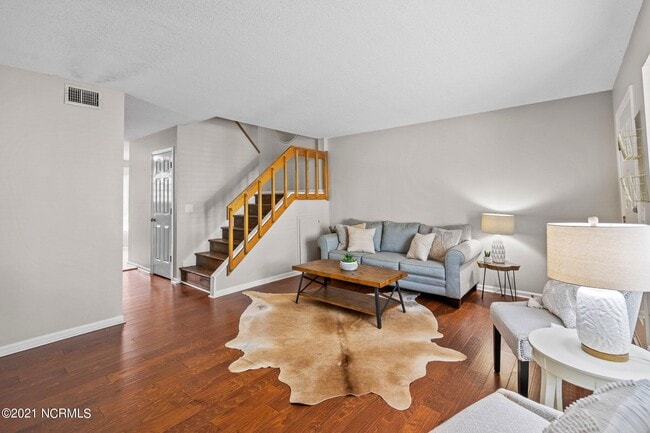 Building Photo - 420 Cobblestone Dr