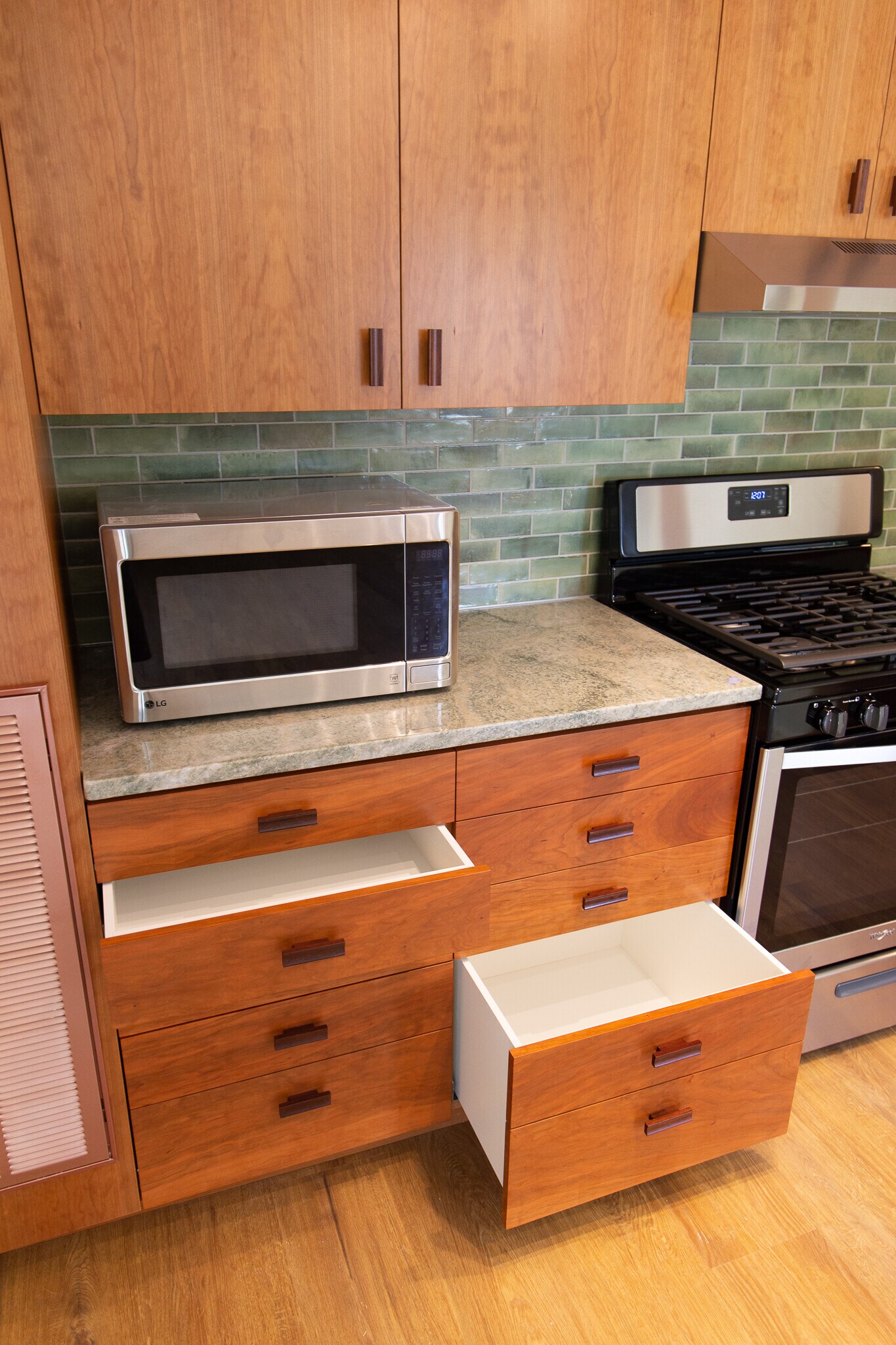 Drawers of various depths for ample storage - 511 1st St N