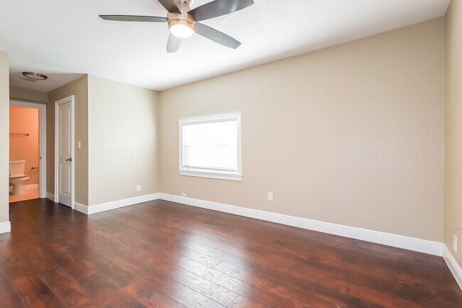 Building Photo - 10209 N Fleetwood Dr