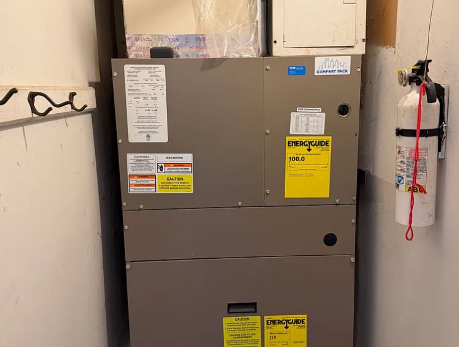 Building Photo - 3 Atram hall