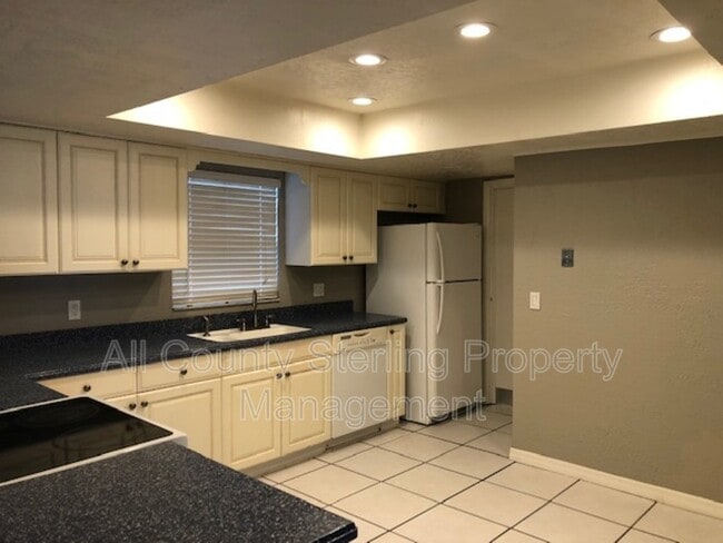 Building Photo - 150 Lady Susan Ct