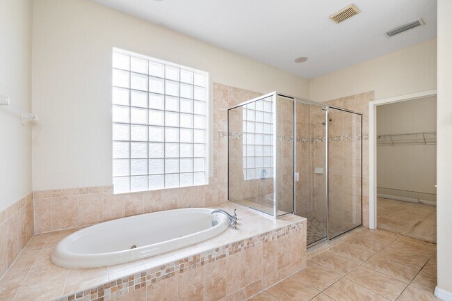 Building Photo - 27417 Silver Thatch Dr