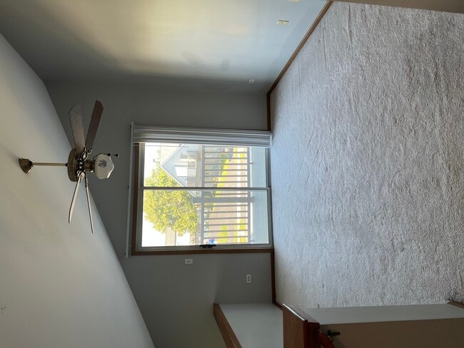 Building Photo - 3499 Willowview Ct