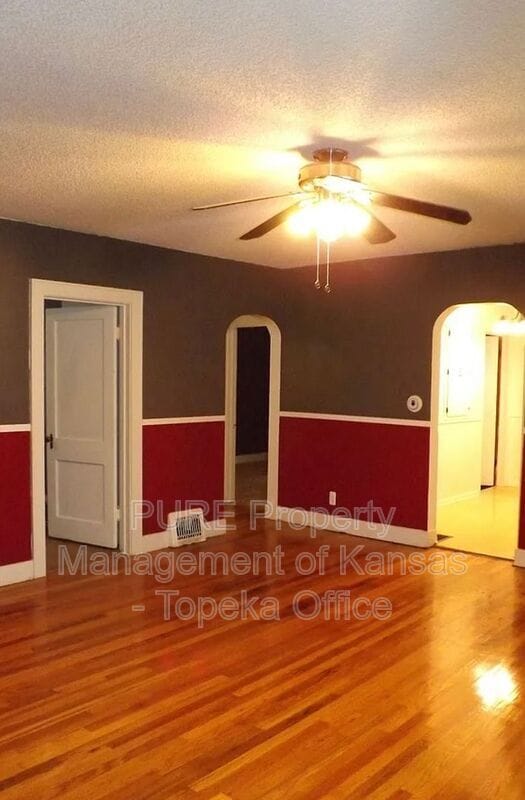 Building Photo - 214 NW Broadmoor Ave