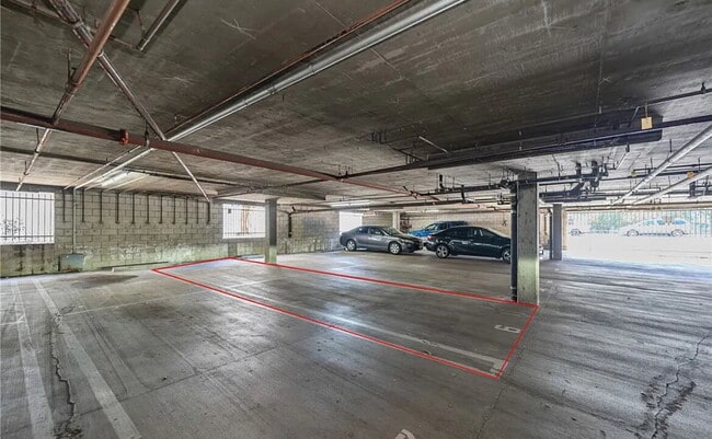 Building Photo - Discover this inviting 1-bedroom, 1-bathro...