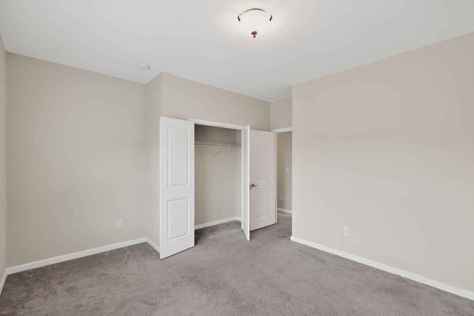 Building Photo - 3745 Crestland Ln