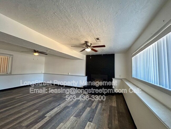 Building Photo - 794 SW Orchard Pl