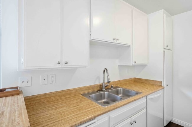 Building Photo - 3637 Glendon Ave