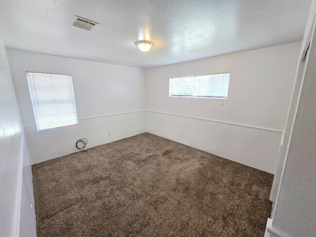 Building Photo - 3221 Rose Pl