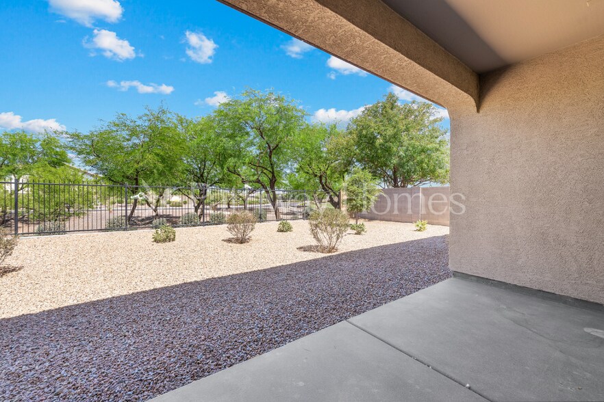 Building Photo - 18241 N Crestview Ln