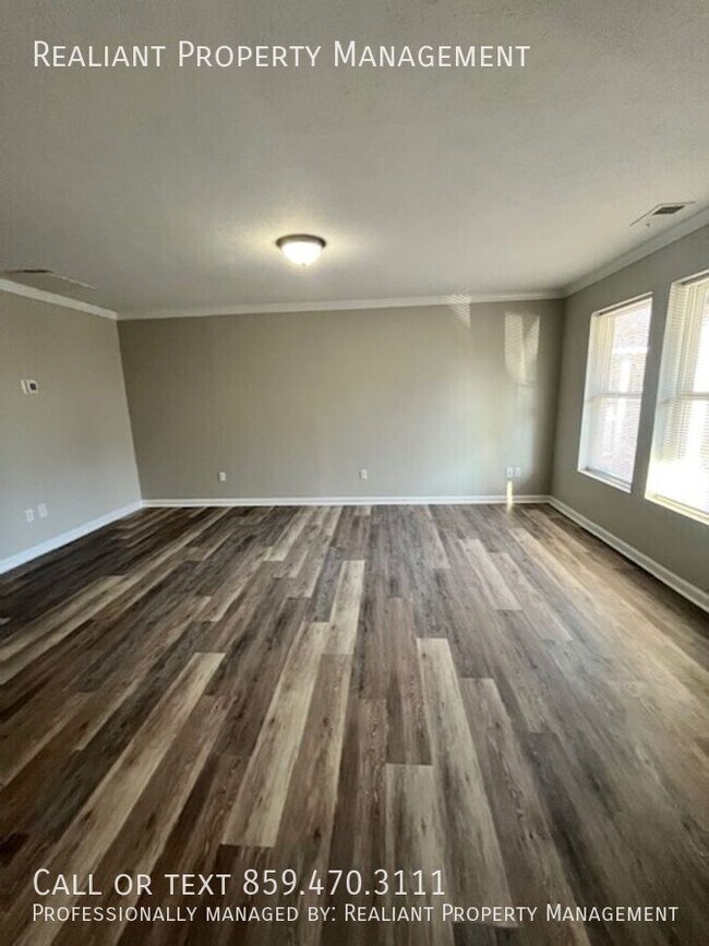 Building Photo - 820 Charles Ave