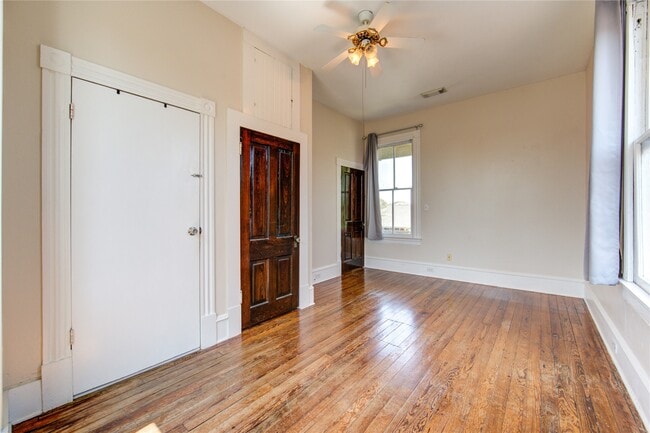 Building Photo - 1619 Ursuline St