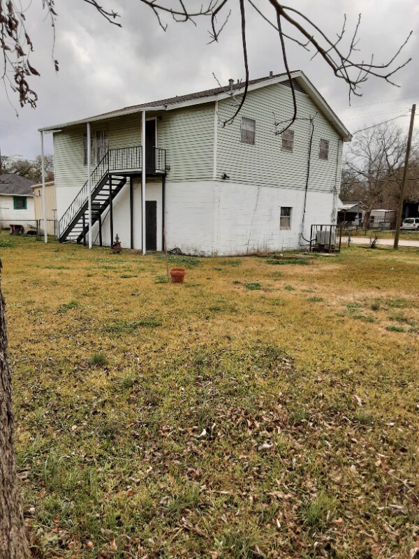 Building Photo - 2401 Lone Oak Rd