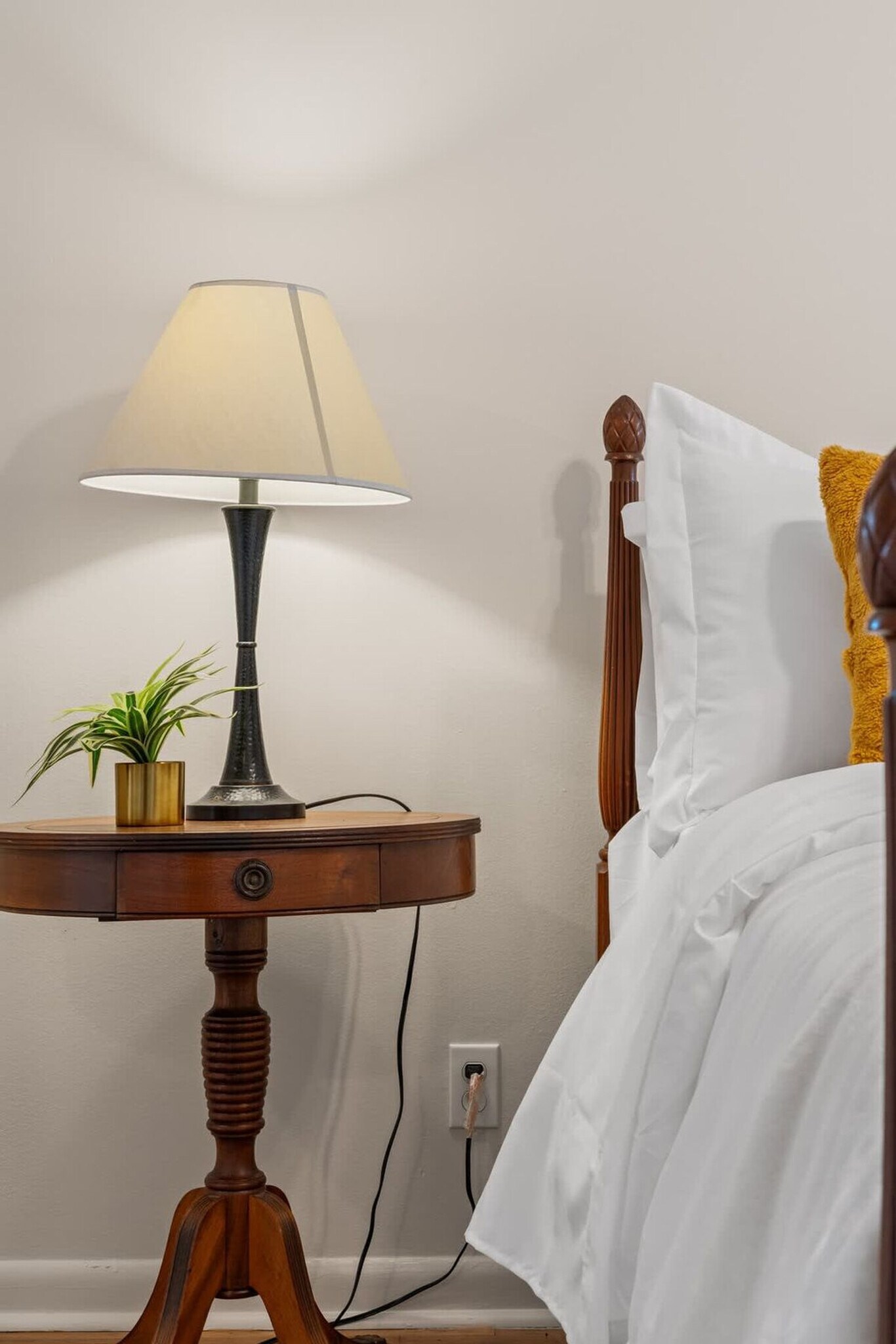 Building Photo - 608 S 21st Ave