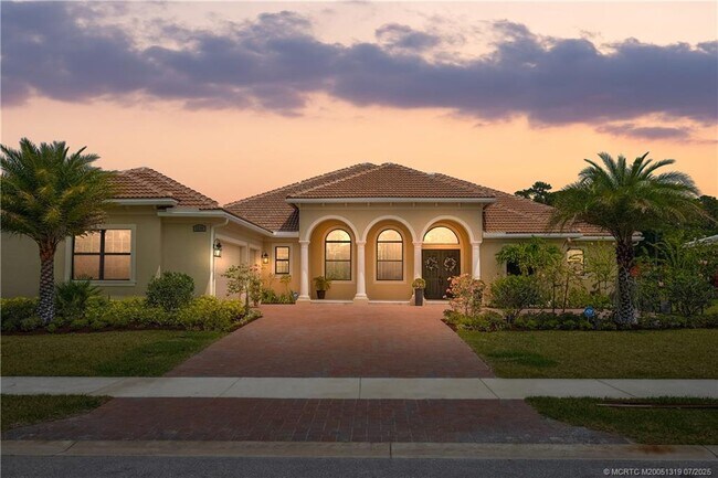 Primary Photo - 5214 SW Pomegranate Way