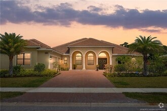 Building Photo - 5214 SW Pomegranate Way