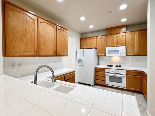 Building Photo - South Napa Three Bedroom House