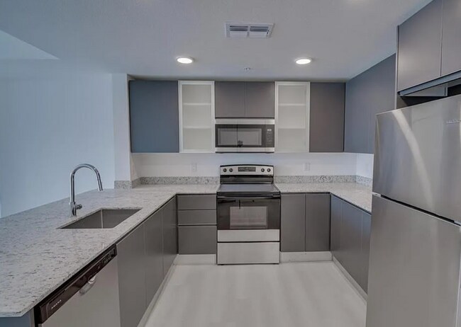Building Photo - Top Floor Corner Unit – Brand New 3/2 Condo with Balcony in Millenia Park *** Only $1995/mo ***
