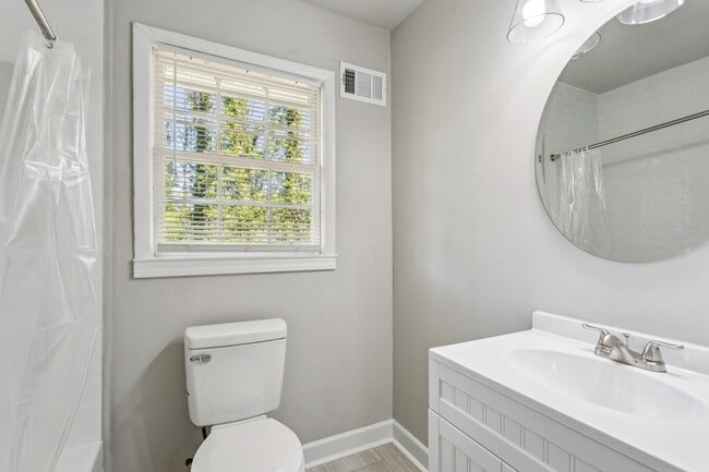 Building Photo - 3467 Valley Ridge Terrace SW