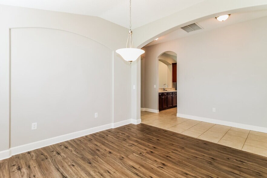 Building Photo - 12313 Ridgedale Dr