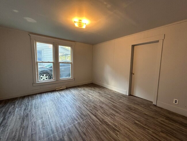 Building Photo - 35 Lake-