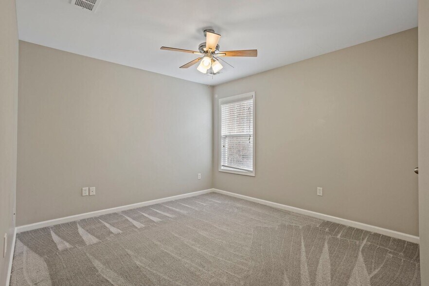 Building Photo - 26 Deckers Way