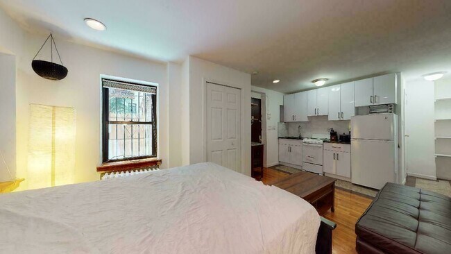 Building Photo - 322 Second Ave