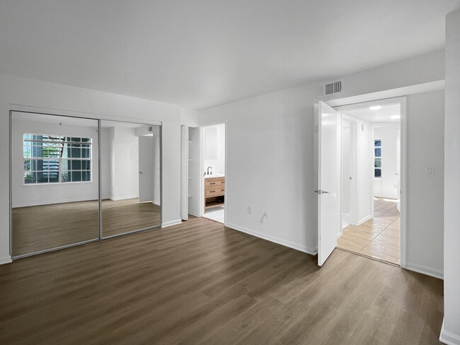 Building Photo - 1050 Crystal Way