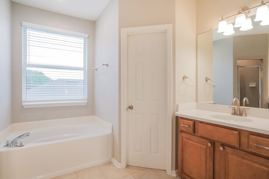 Building Photo - 183 Pine Arbor Cir
