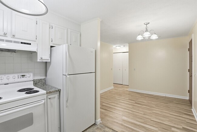 Building Photo - 209 Great Rd