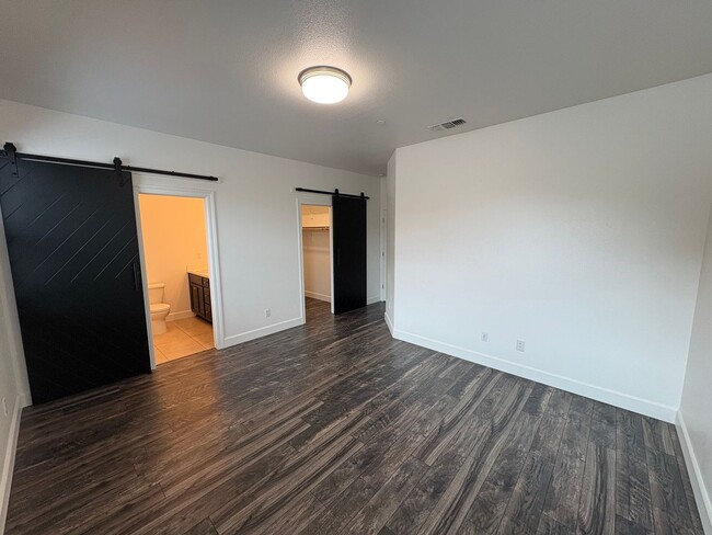 Building Photo - Tulare Home coming soon!