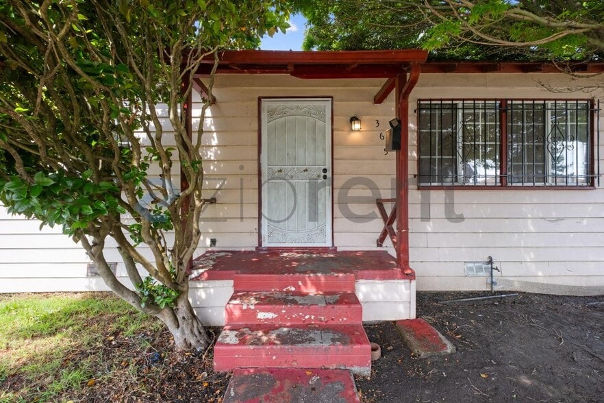 Building Photo - Unit