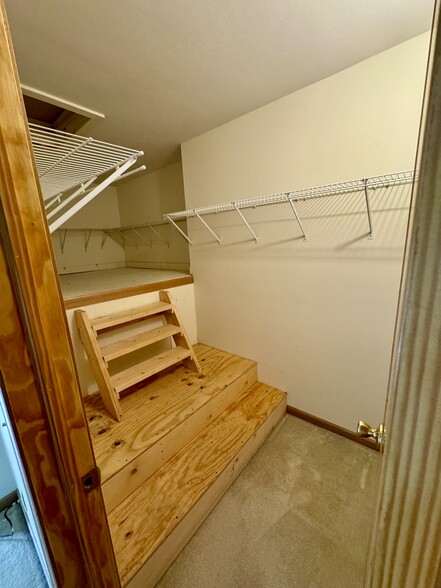 Closet with extra storage - 113 Penny Ln