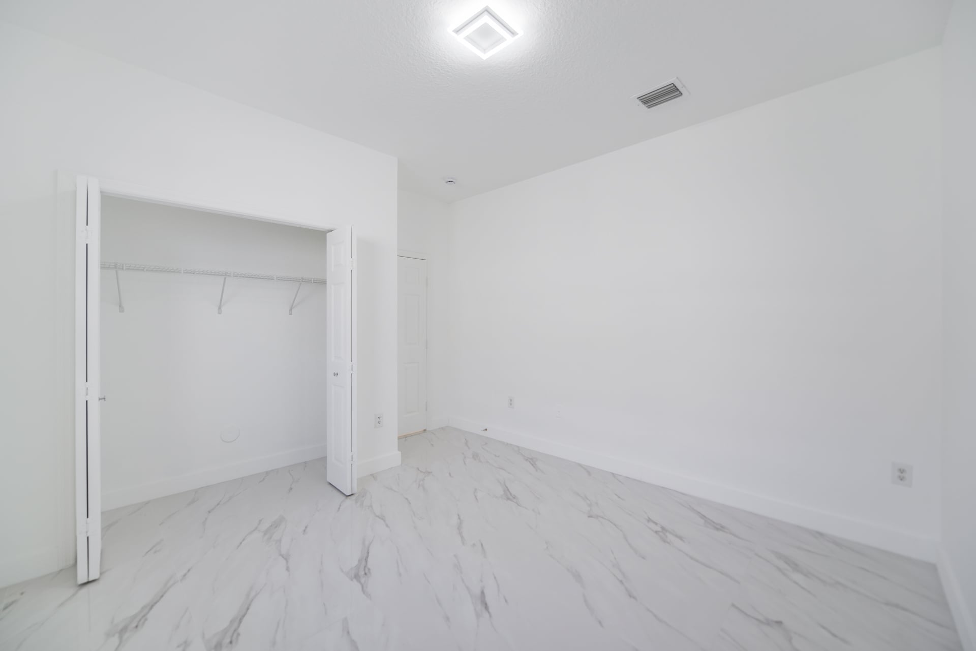 Building Photo - 5290 SW 134th Ave