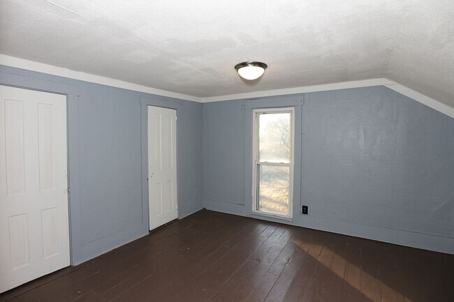 Building Photo - 3 Bedroom Veedersburg Home!