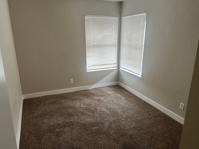 Building Photo - 2 Bedroom 1 Bath In Central Las Vegas