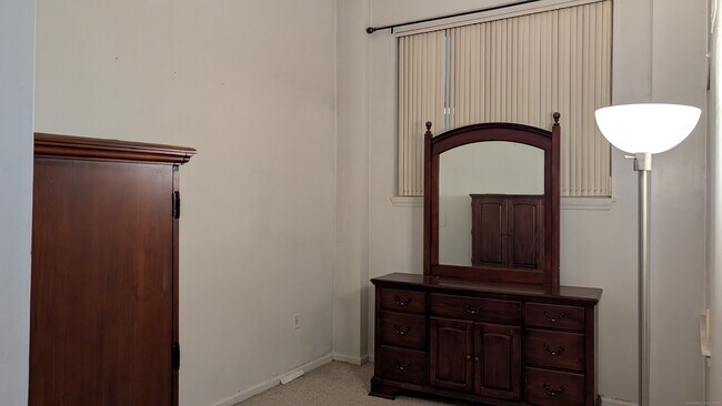 Building Photo - 839 Main St