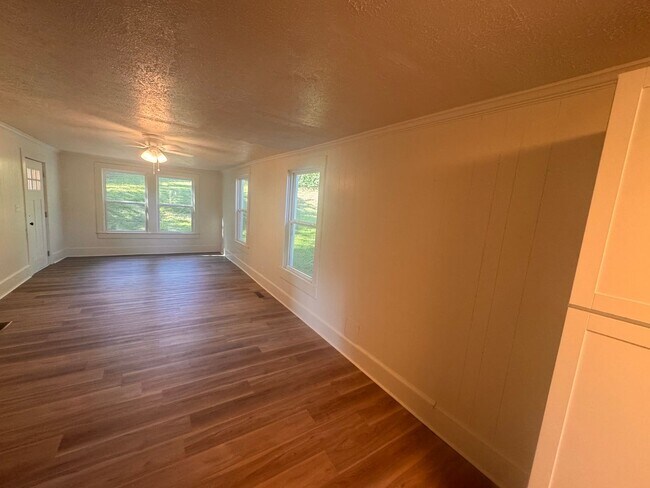 Building Photo - Guntersville, AL Home for Rent!