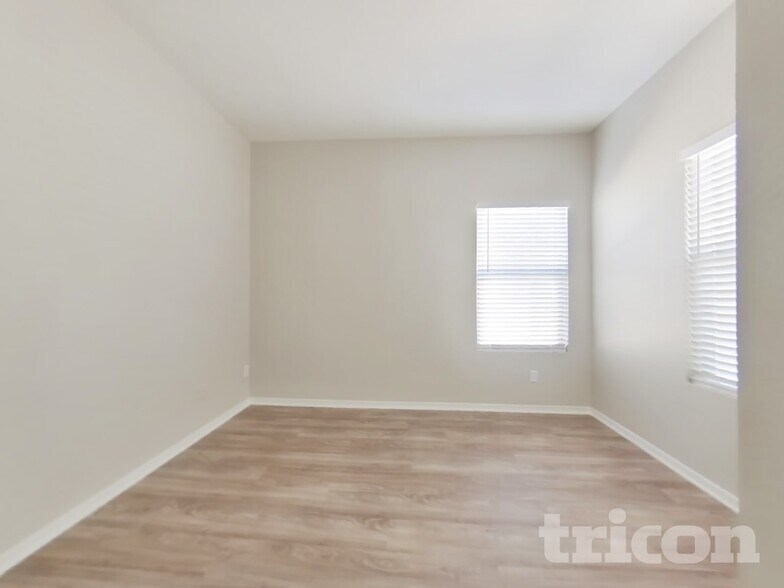 Building Photo - 15441 W Cameron Dr