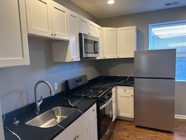 Building Photo - 6016 W Wabansia Ave