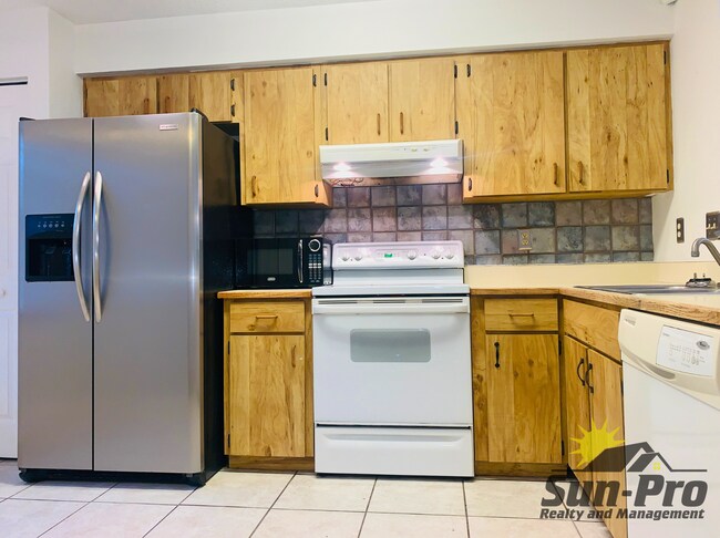 Building Photo - 1010 Stonybrook Cir