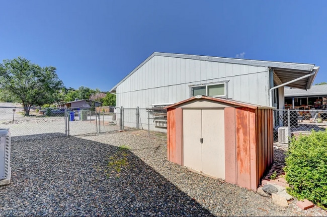 Building Photo - 3035 Pleasant Valley Cir